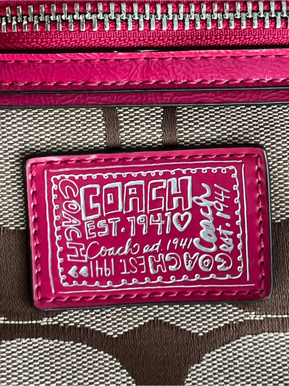 EUC Coach Daisy Signature Foldover Crossbody, Additional Strap & 2 Hang Tags - Picture 3 of 16